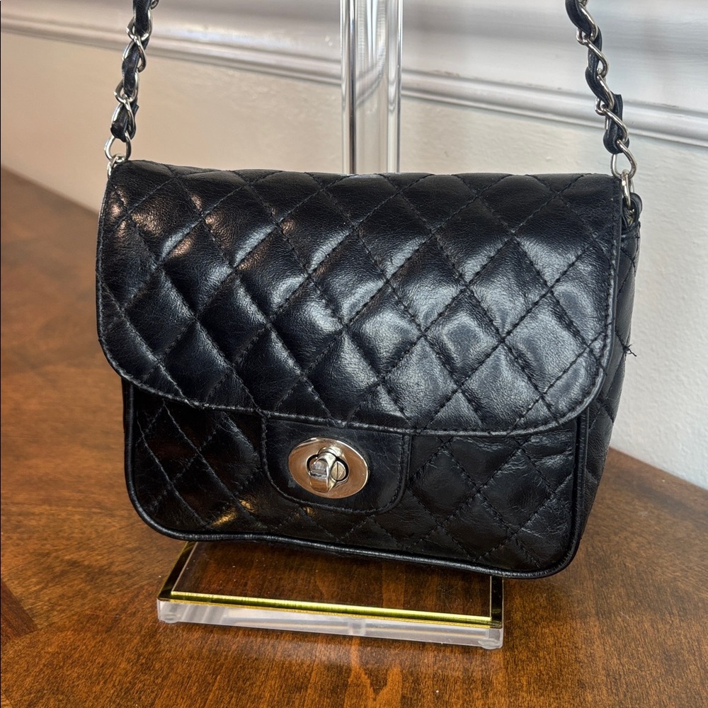 ANDREA MABIANI ITALIAN QUILTED LEATHER TURNLOCK CLOSURE CROSSBODY - Picture 3 of 15